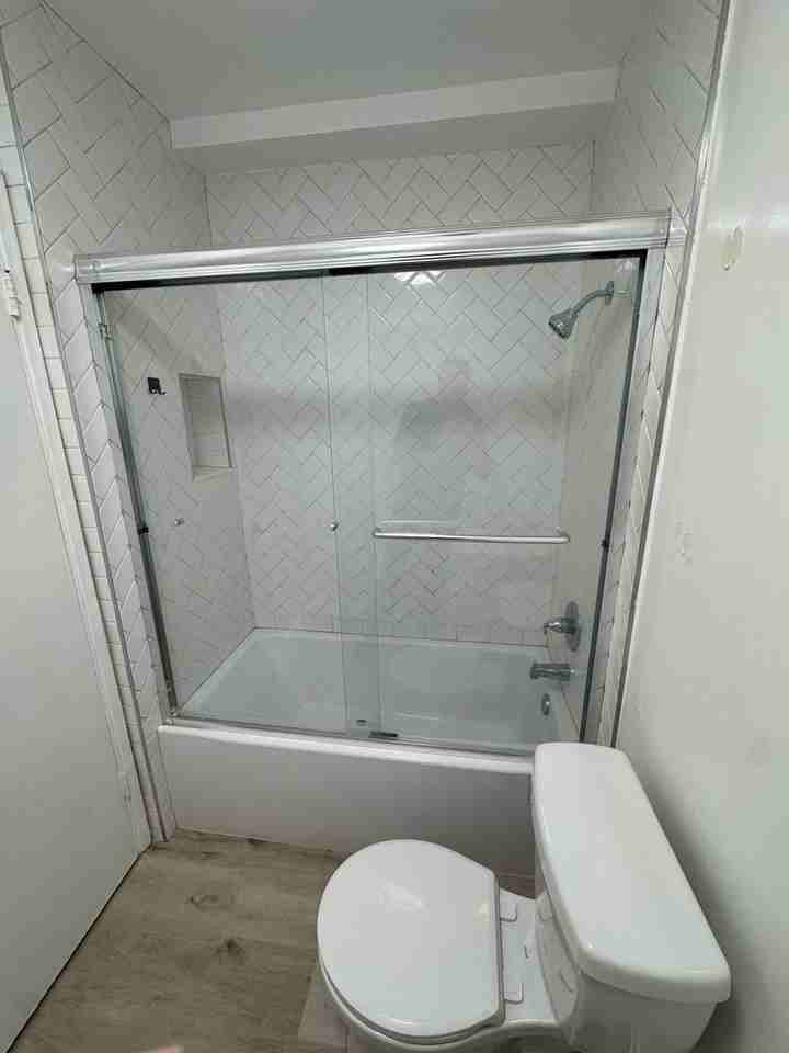 BENTLEY - Photo 5 of 24