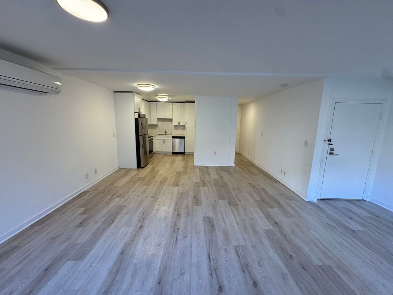 BENTLEY - Photo 6 of 24