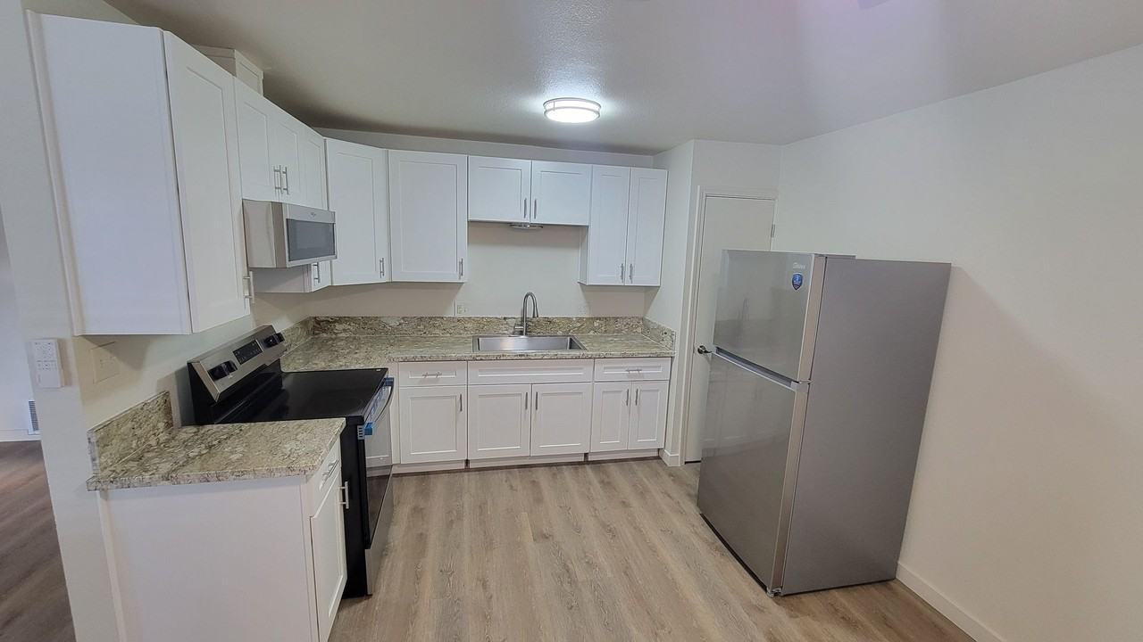 2005 Coffee Rd - Photo 7 of 13
