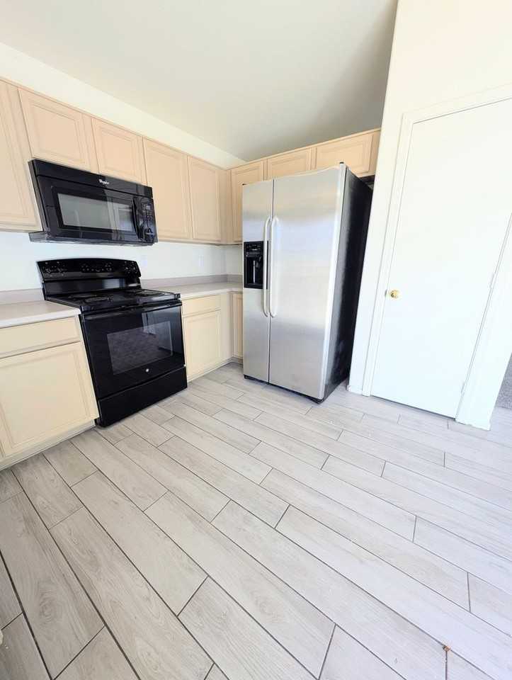 109 S Monterey St - Photo 5 of 18