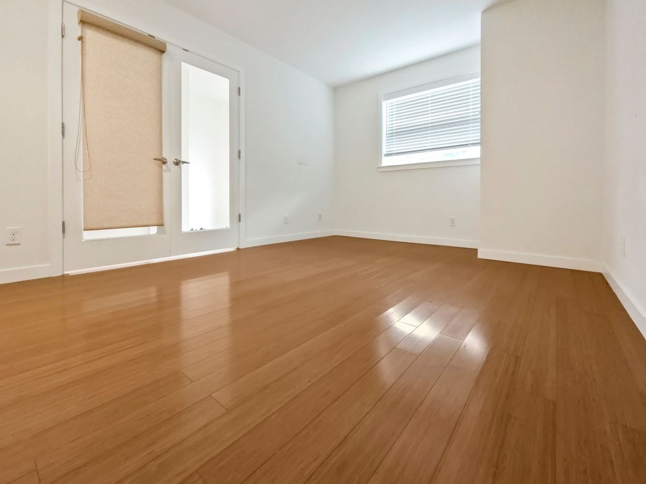 201 27th Ave E Apt B - Photo 2 of 16