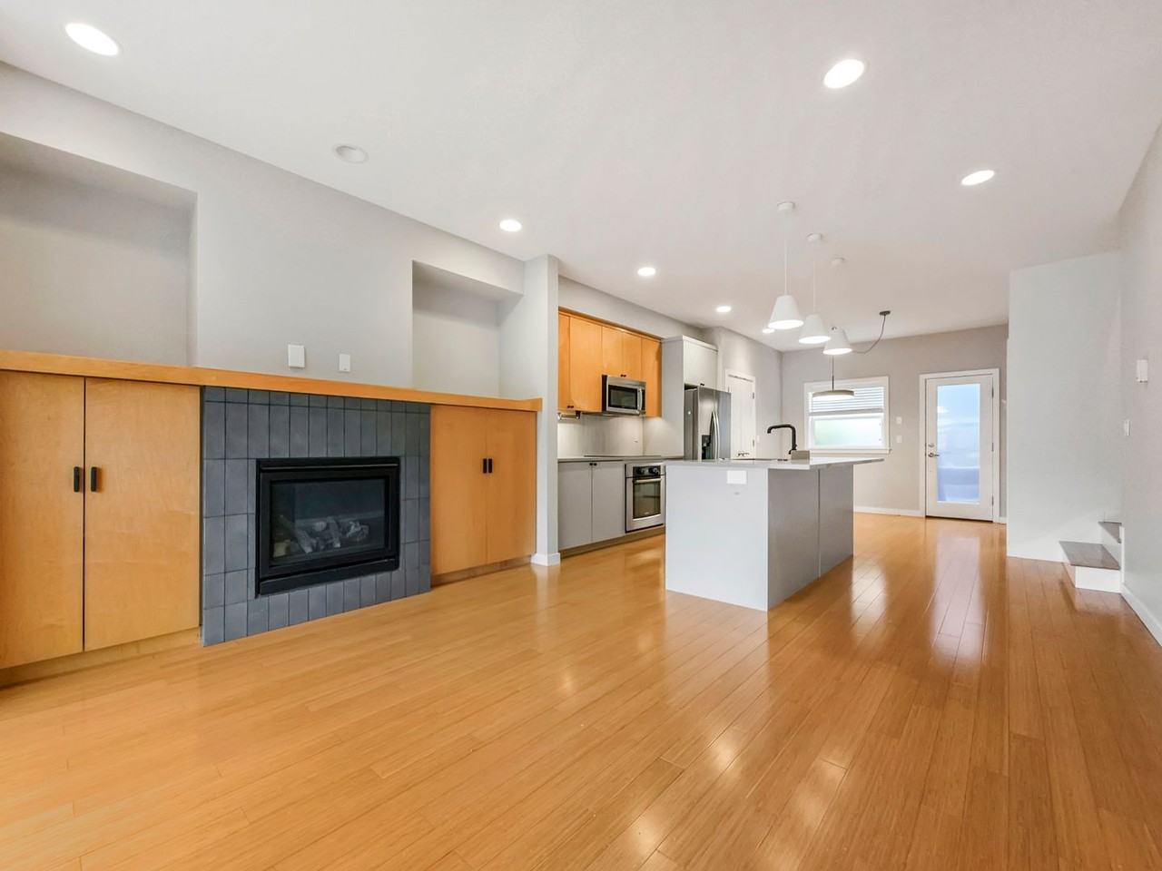 201 27th Ave E Apt B - Photo 3 of 16