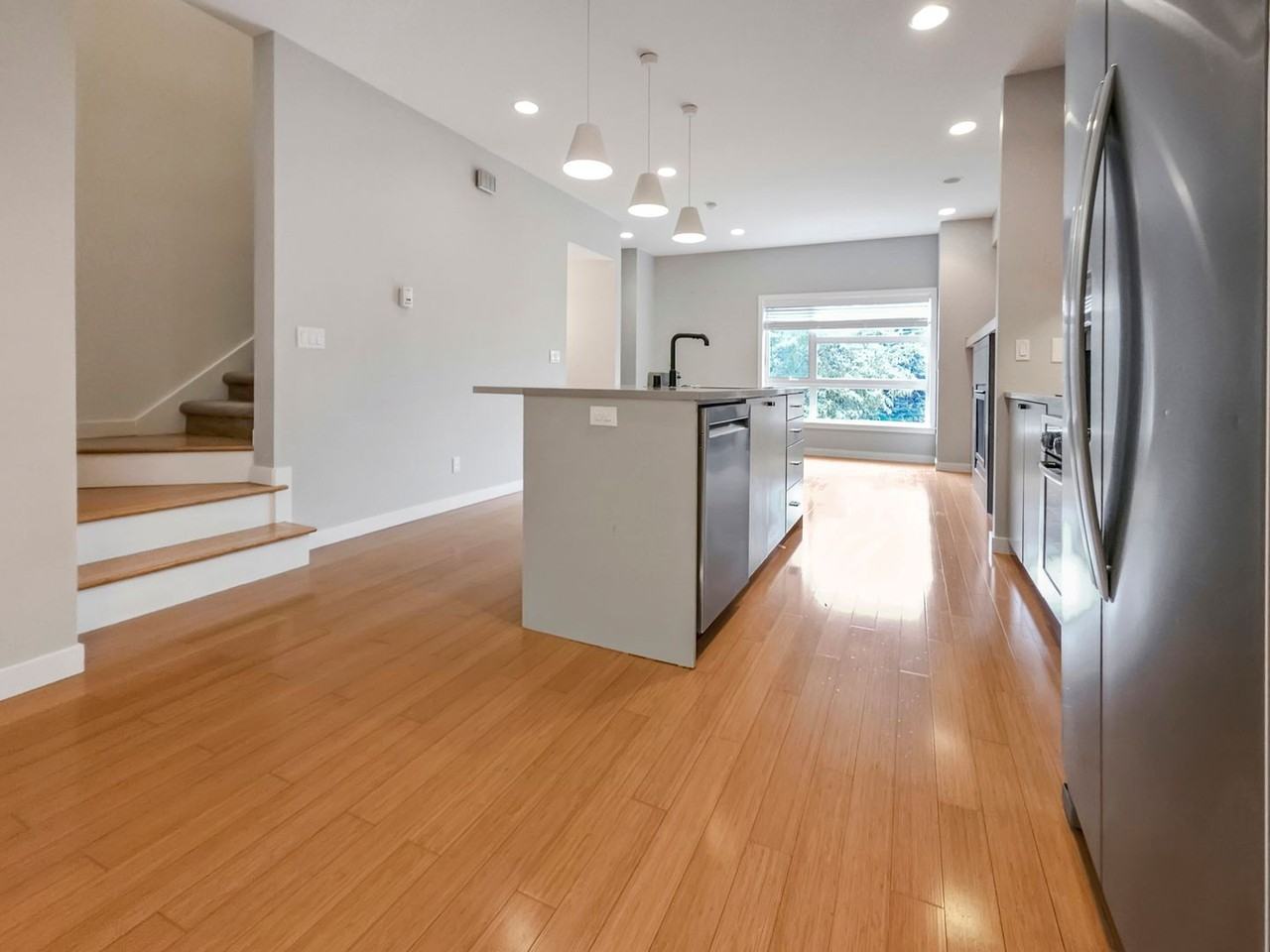 201 27th Ave E Apt B - Photo 4 of 16