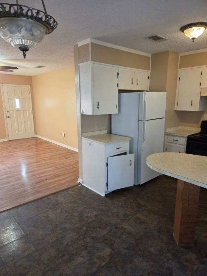 3559 Robert St - Photo 3 of 11