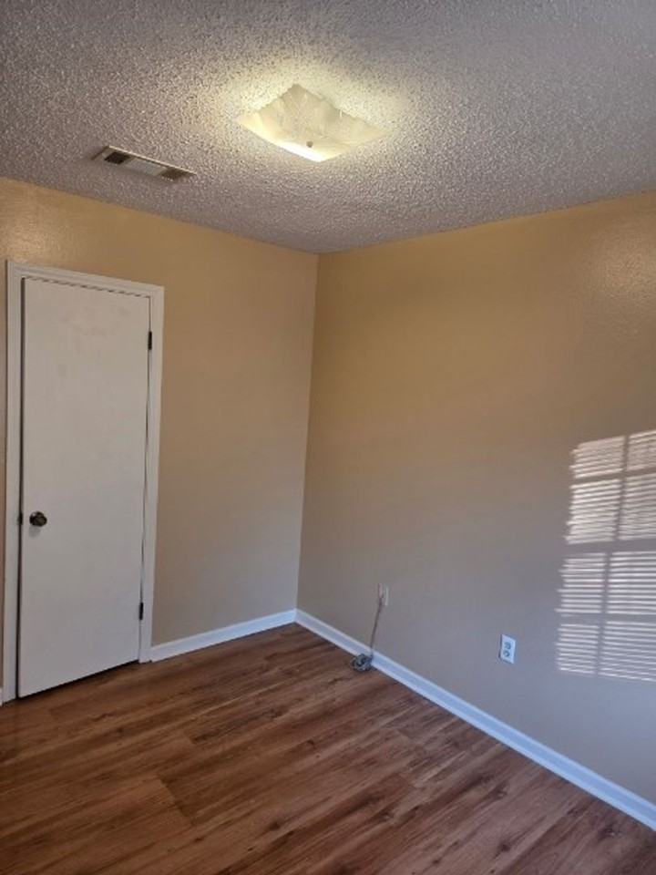 3559 Robert St - Photo 4 of 11