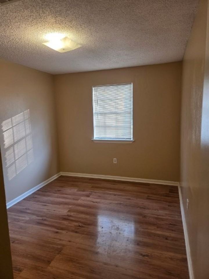 3559 Robert St - Photo 5 of 11