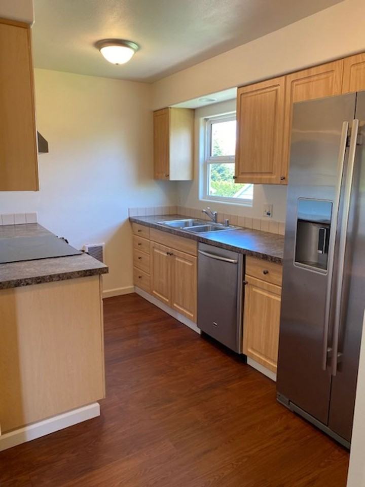 524 Nw Fargo St - Photo 7 of 29