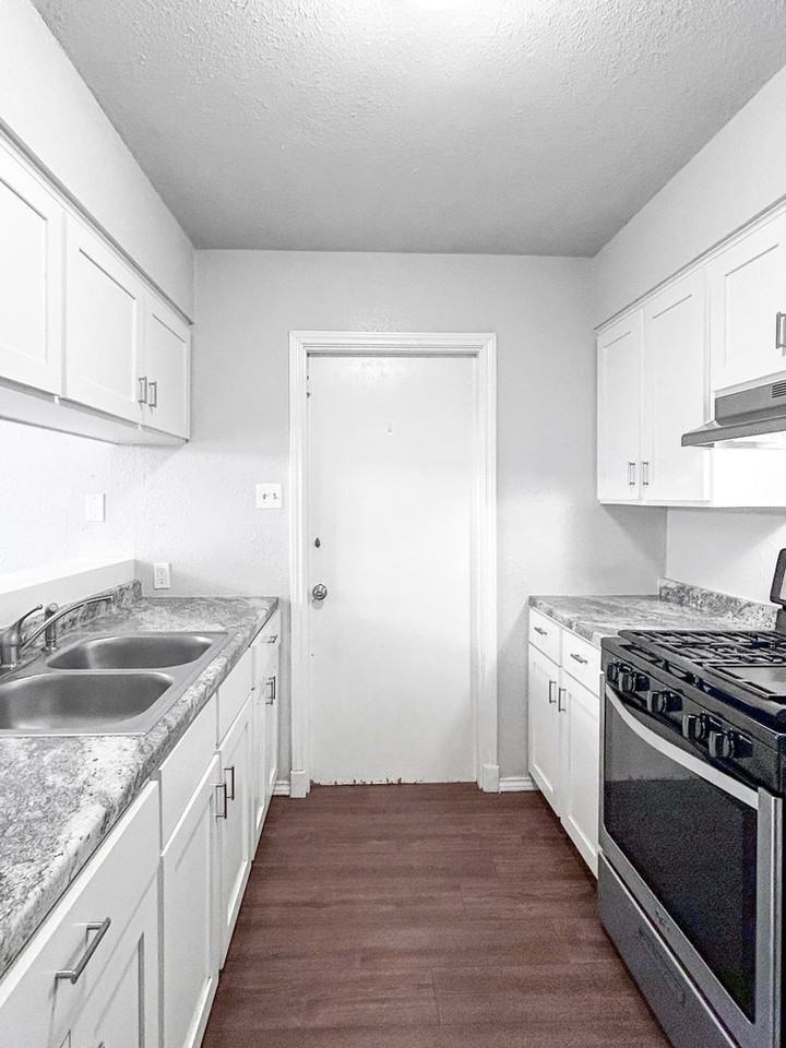 9018 Chaminade Dr - Photo 5 of 21