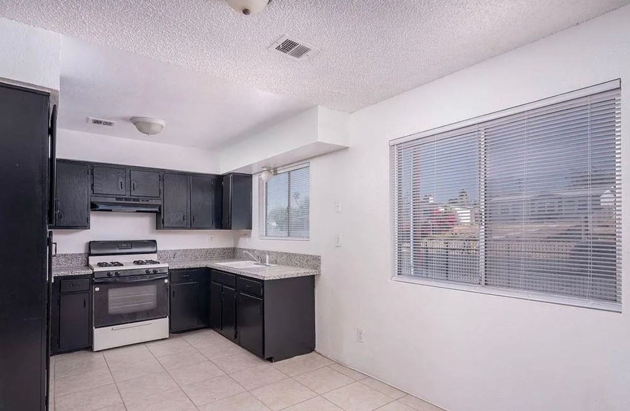 1317 Bernard St - Photo 4 of 6