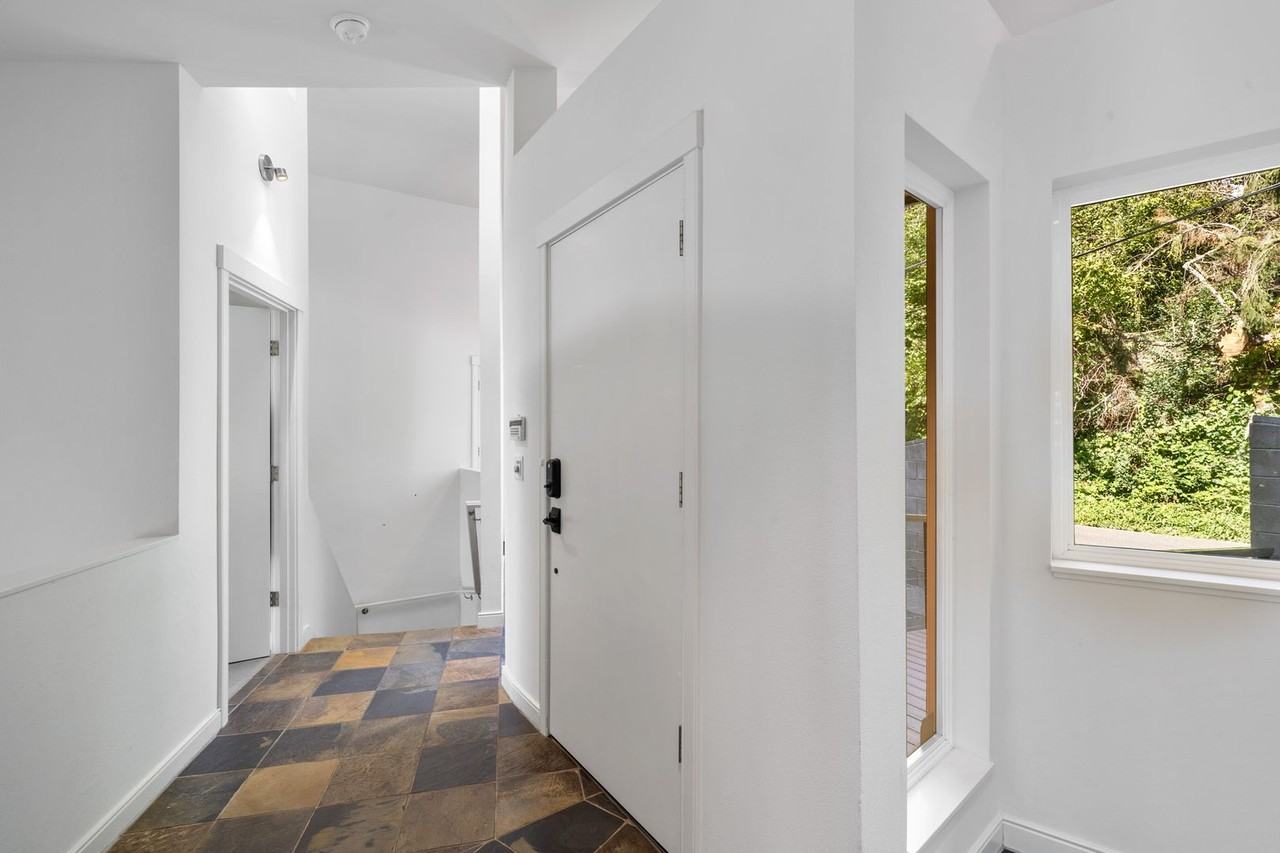 4300 Sw Hewett Blvd - Photo 7 of 50