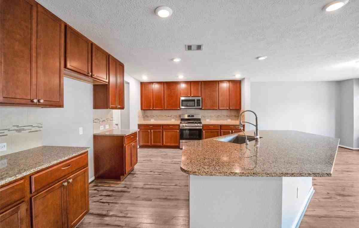 1107 Epworth Ct - Photo 7 of 27