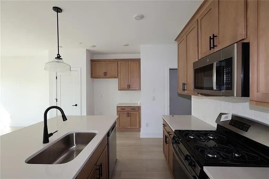 166 Red Bud Rd - Photo 2 of 11