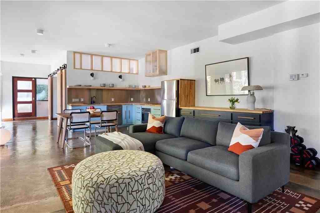 515 Claire Dr Ne - Photo 6 of 50