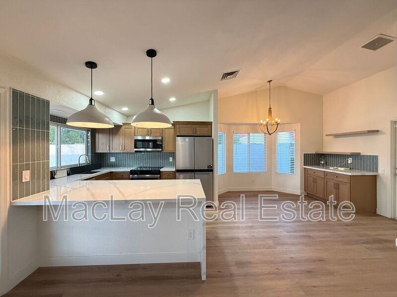 1720 W Highland St - Photo 4 of 26