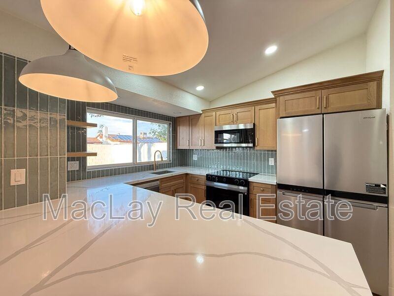 1720 W Highland St - Photo 5 of 26