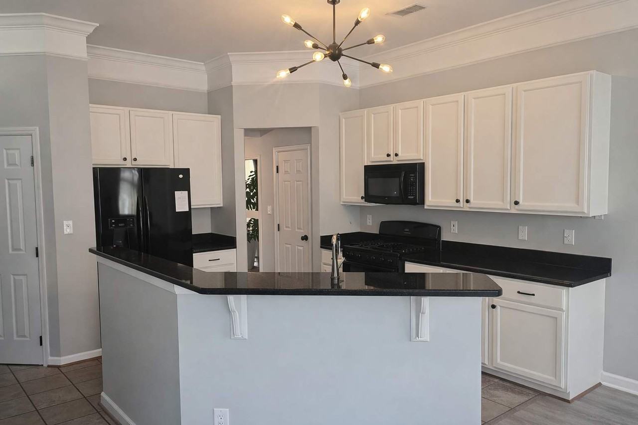 43068 Eustis St - Photo 6 of 25