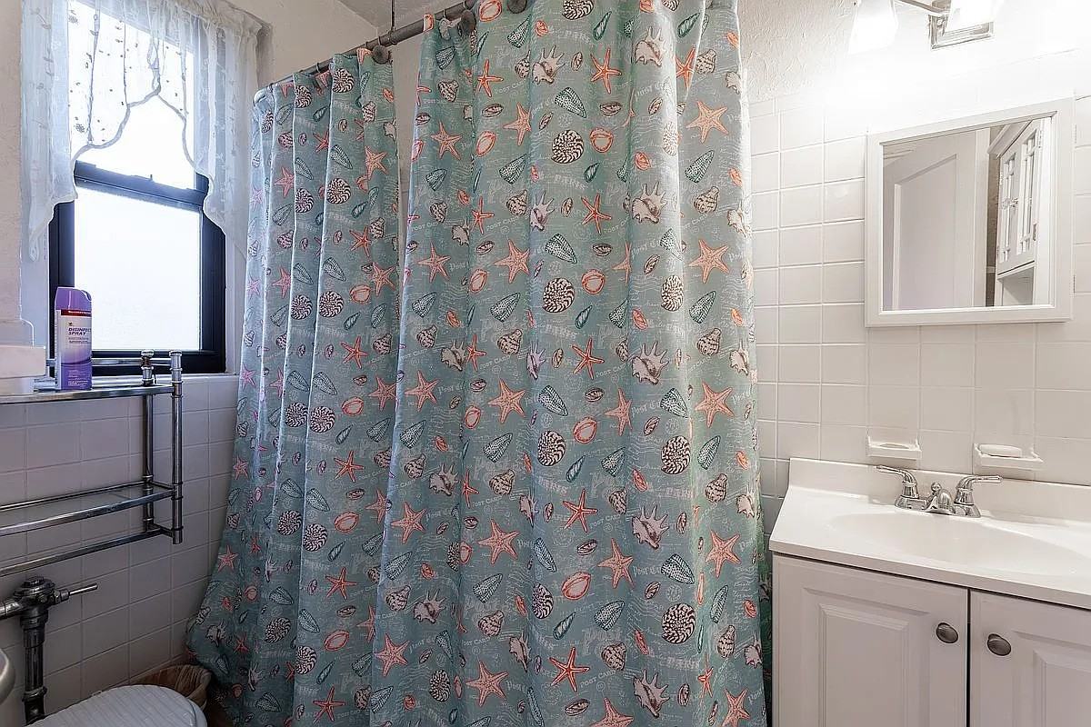 3321 Bruckner Blvd - Photo 2 of 4