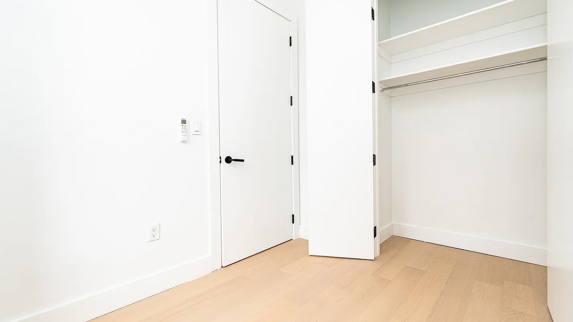 8337 Saint James Ave - Photo 4 of 5