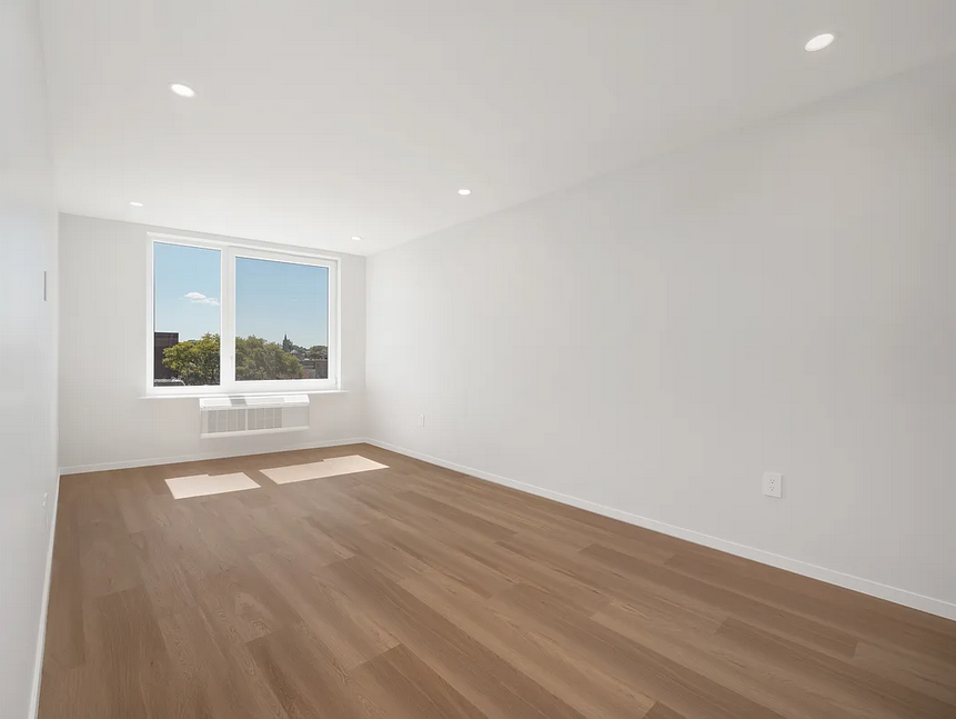 1718 Purdy St - Photo 3 of 5