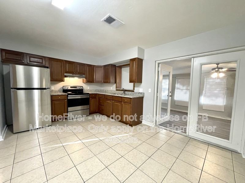 930 N 10th St - Photo 4 of 17