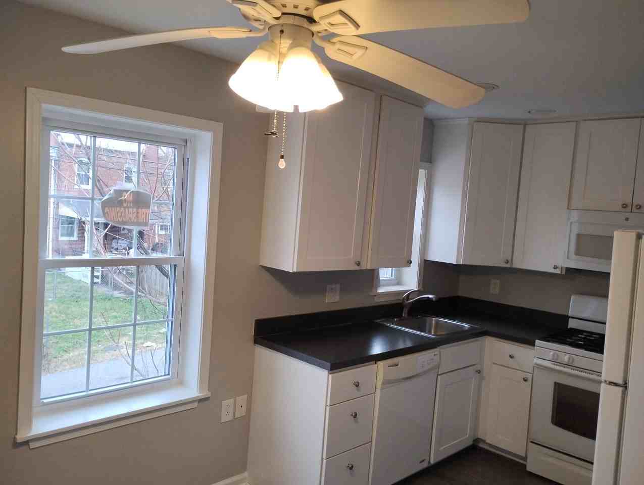 5245 Patrick Henry Dr - Photo 6 of 16