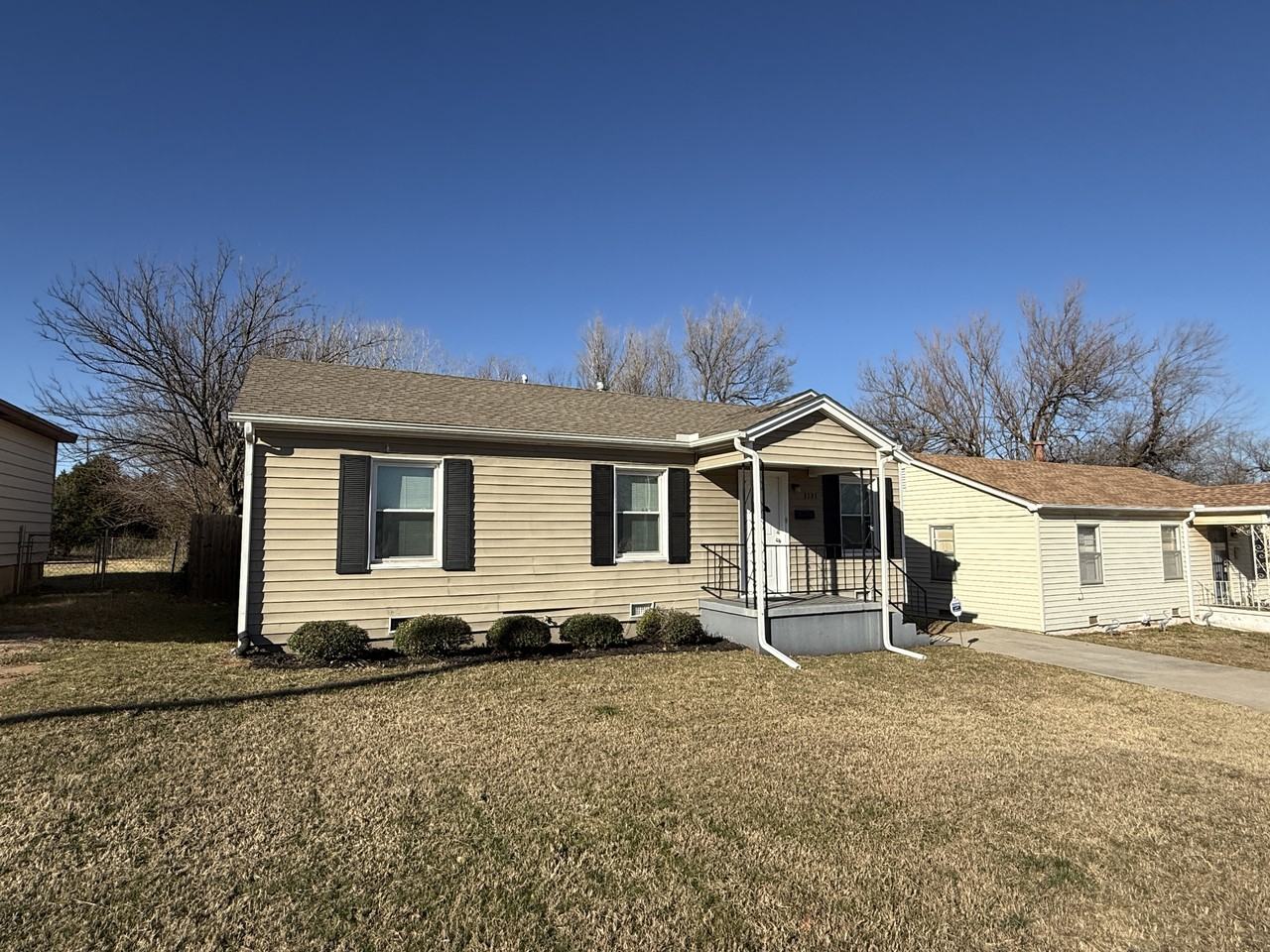 3121 N Lindsay Ave - Photo 2 of 18