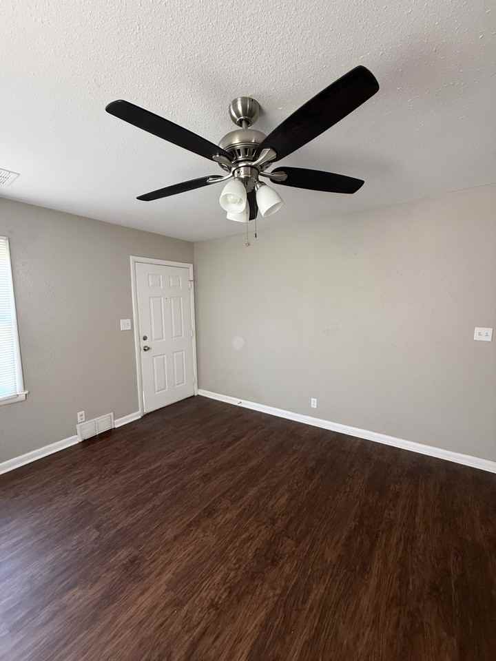 3121 N Lindsay Ave - Photo 3 of 18