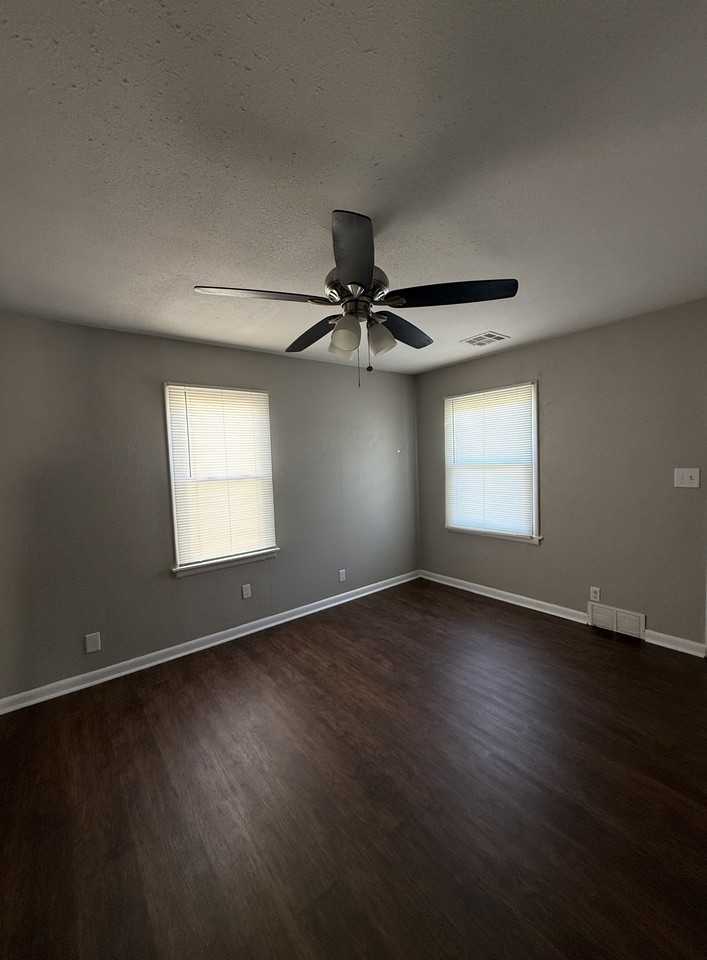 3121 N Lindsay Ave - Photo 6 of 18