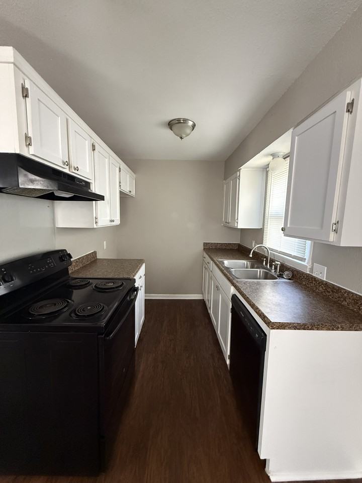 3121 N Lindsay Ave - Photo 7 of 18