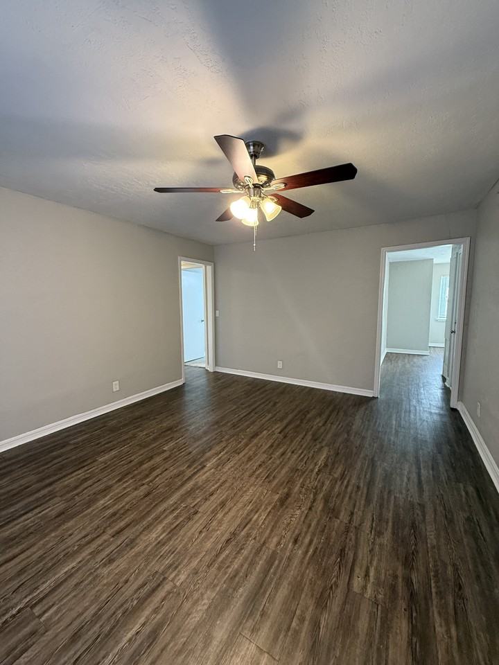 424 Nw 83rd St - Photo 3 of 15