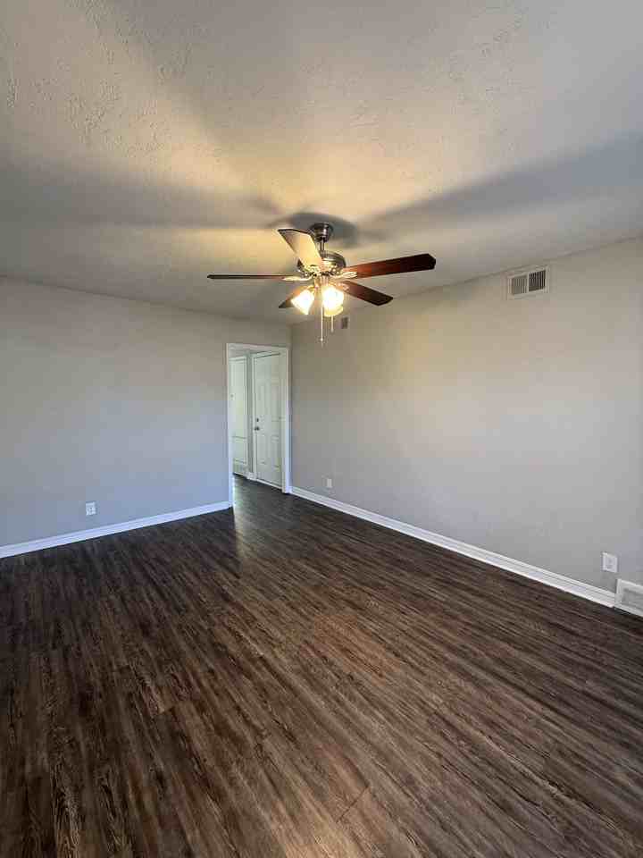 424 Nw 83rd St - Photo 4 of 15