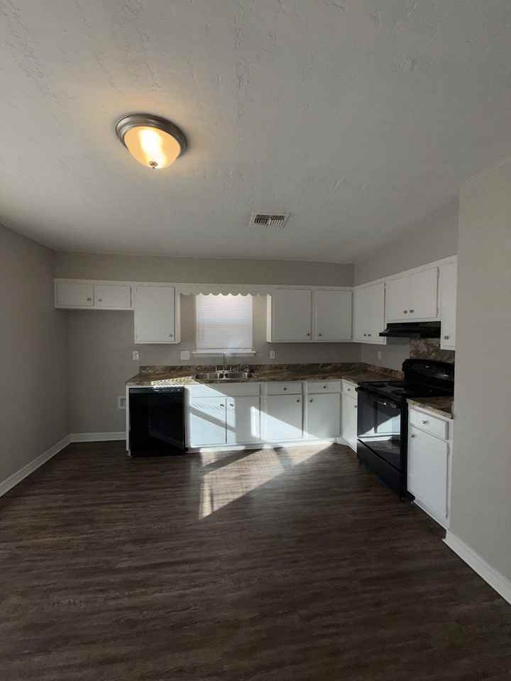 424 Nw 83rd St - Photo 5 of 15