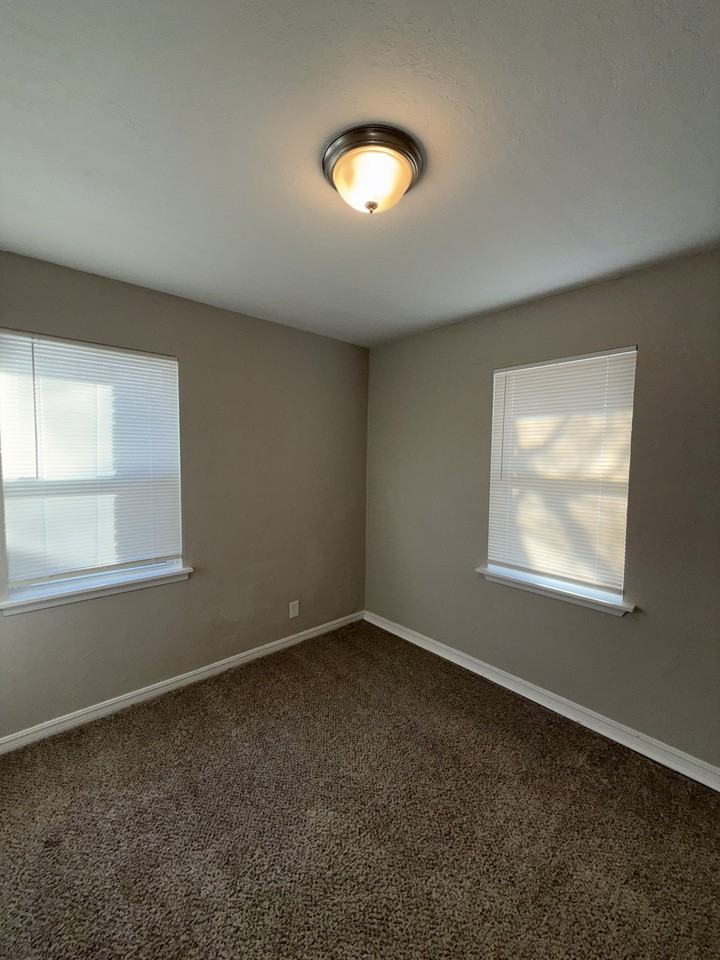 424 Nw 83rd St - Photo 7 of 15