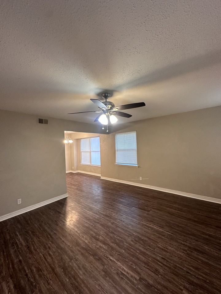 245 Nw 82nd St - Photo 7 of 17