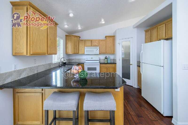 1923 N Tyra Ave - Photo 7 of 24