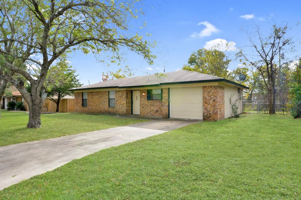 1164 Lindsey Cir - Photo 2 of 14