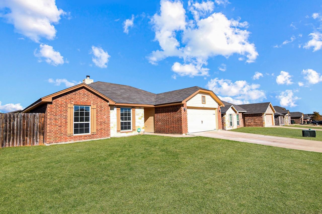 2609 Alamocitos Creek Dr - Photo 2 of 23