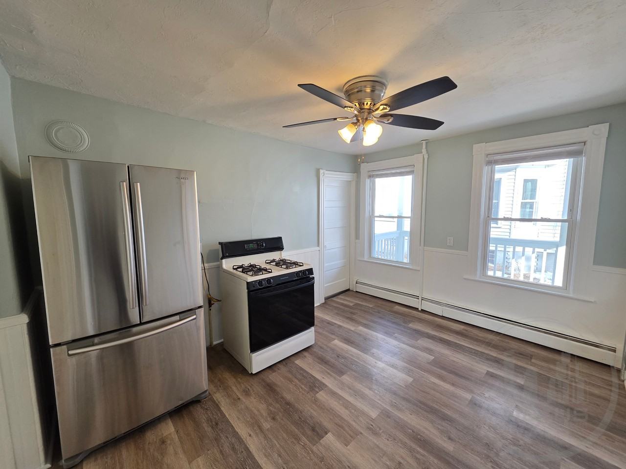 408 Winter St - Photo 3 of 10