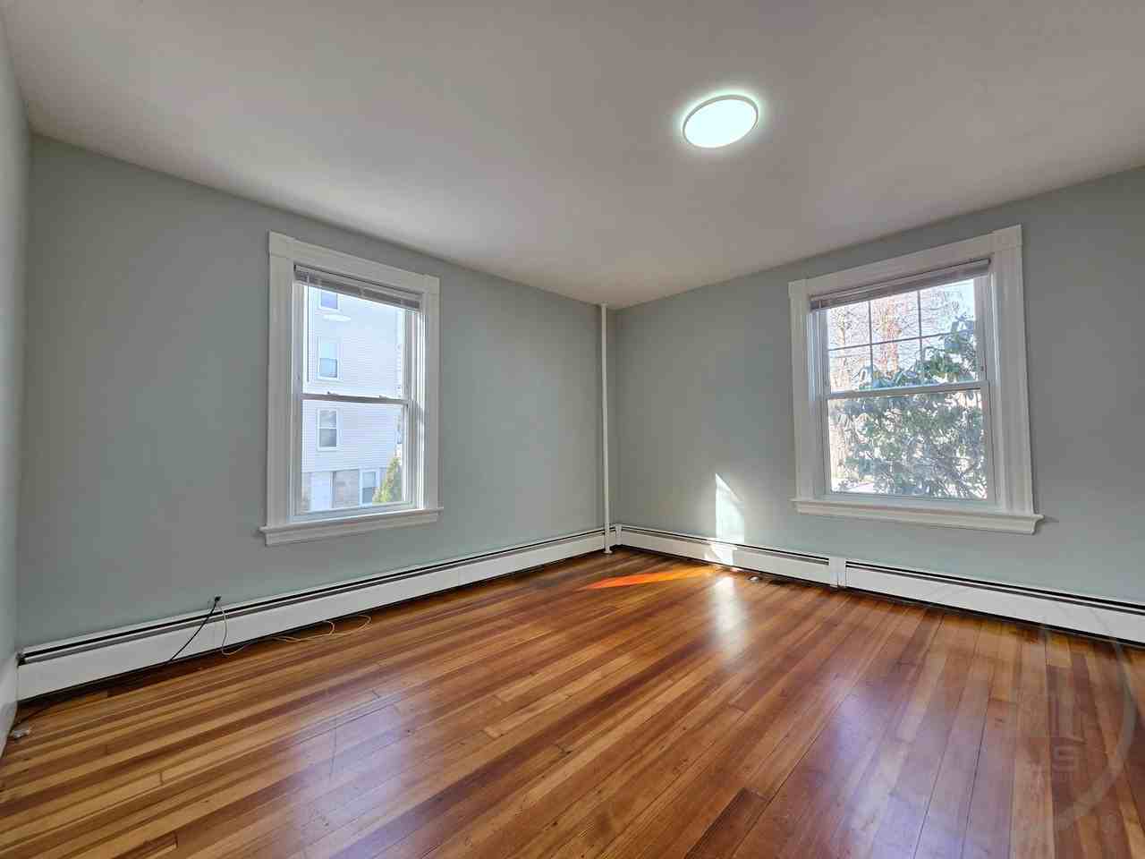 408 Winter St - Photo 5 of 10