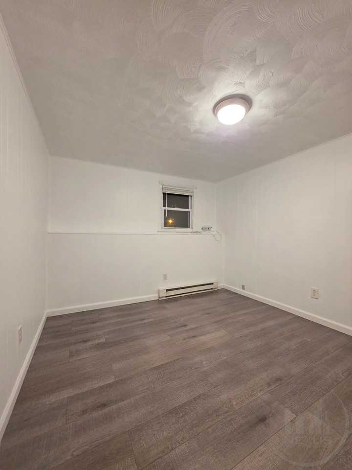 73-75 Newell St - Photo 6 of 7