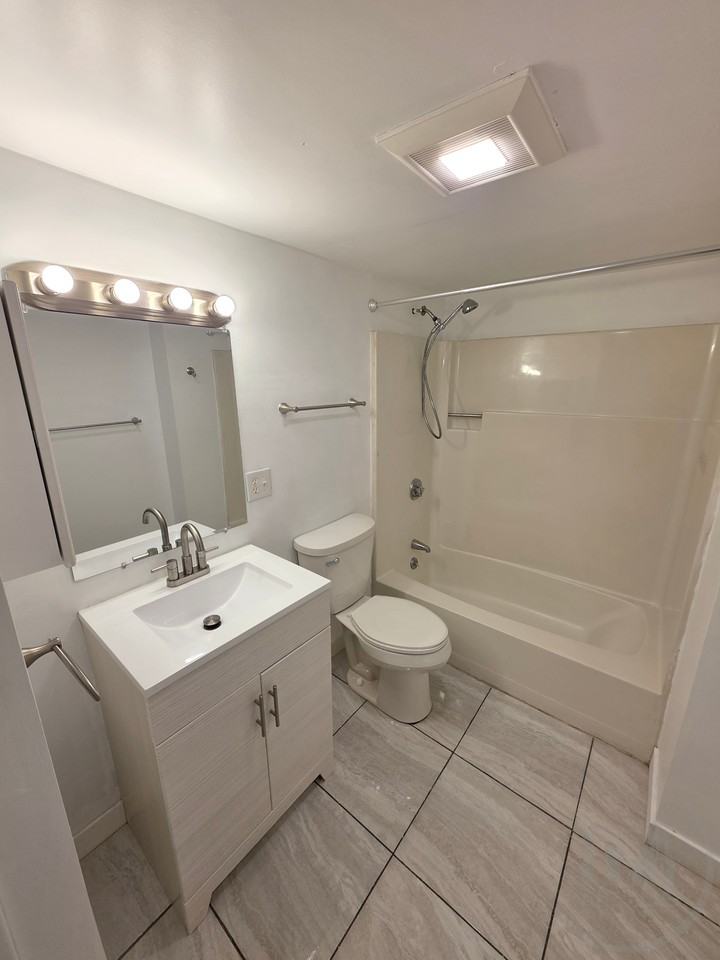 73-75 Newell St - Photo 7 of 7