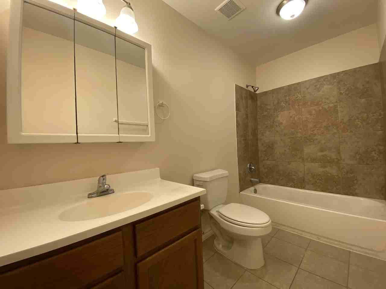 1115 Maple St - Photo 6 of 10