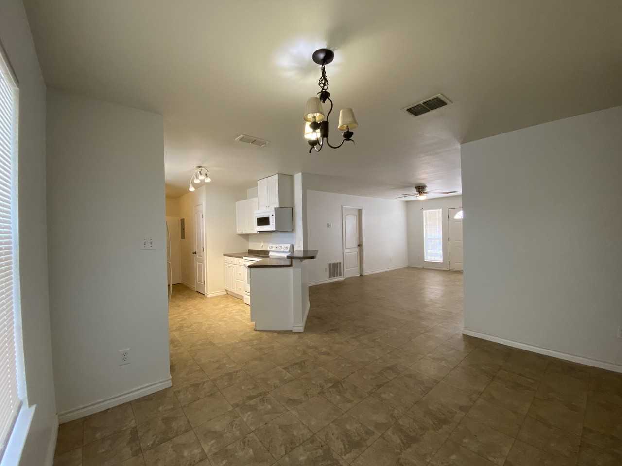 176A W White St - Photo 3 of 11