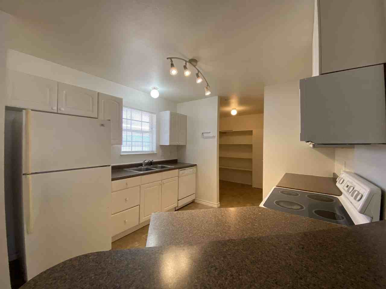 176A W White St - Photo 4 of 11