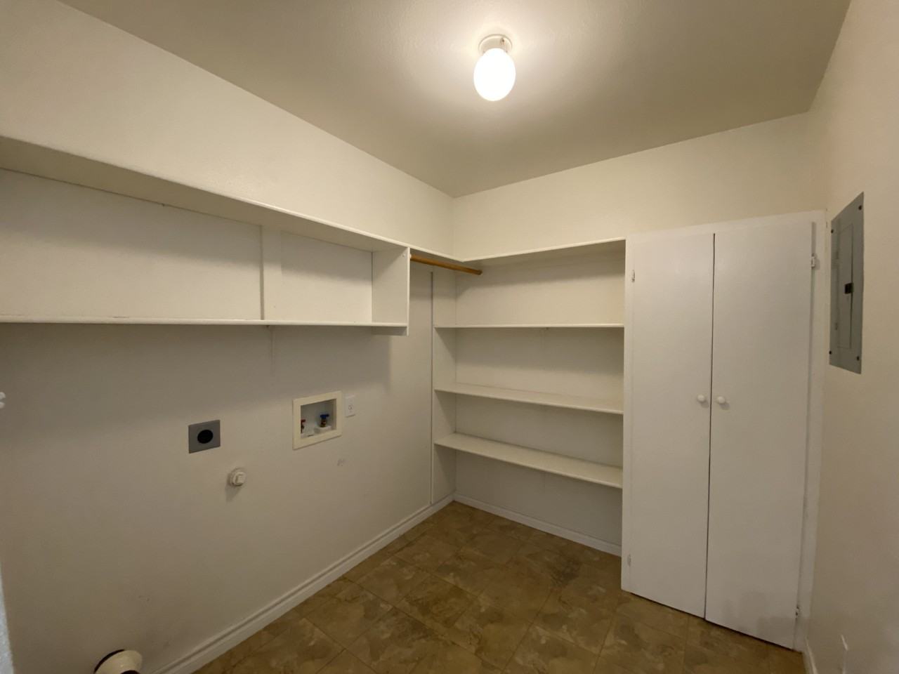 176A W White St - Photo 6 of 11