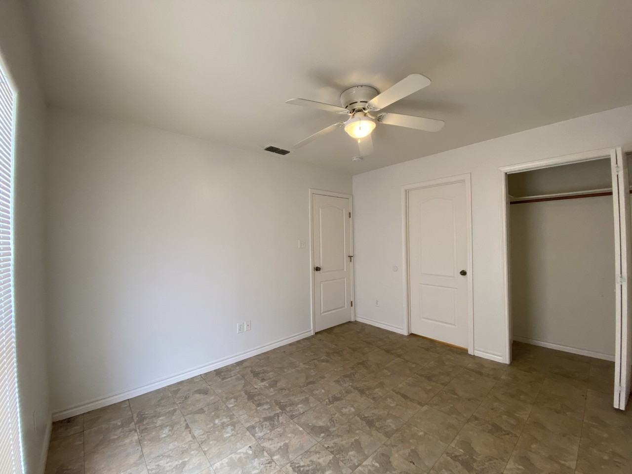 176A W White St - Photo 7 of 11