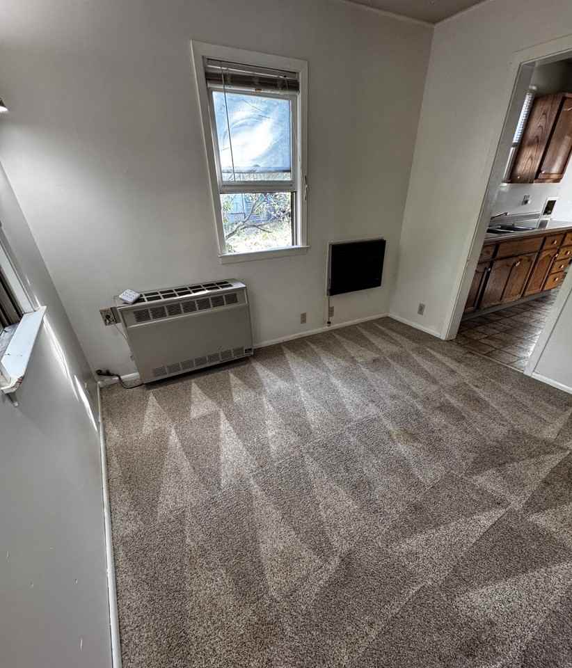 729 1/2 Pine St - Photo 2 of 5