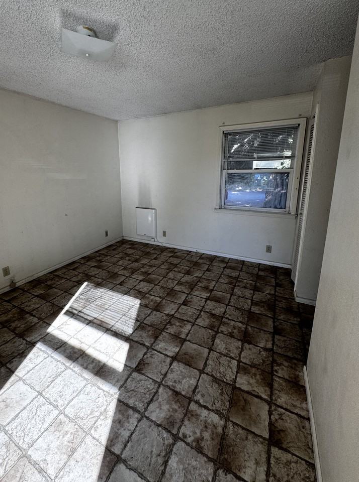 729 1/2 Pine St - Photo 5 of 5