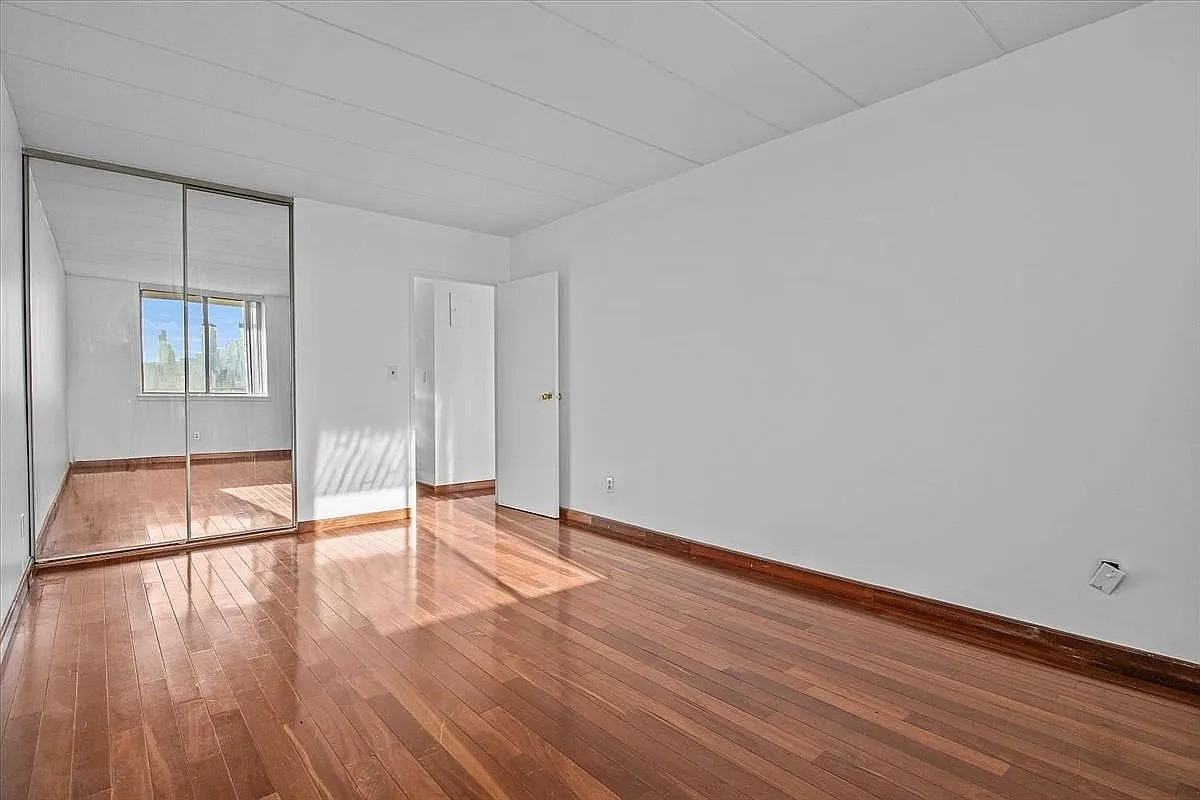 2322 30th Rd #10J - Photo 4 of 6