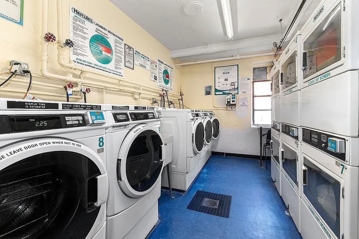 2534 Crescent St #5H - Photo 6 of 6